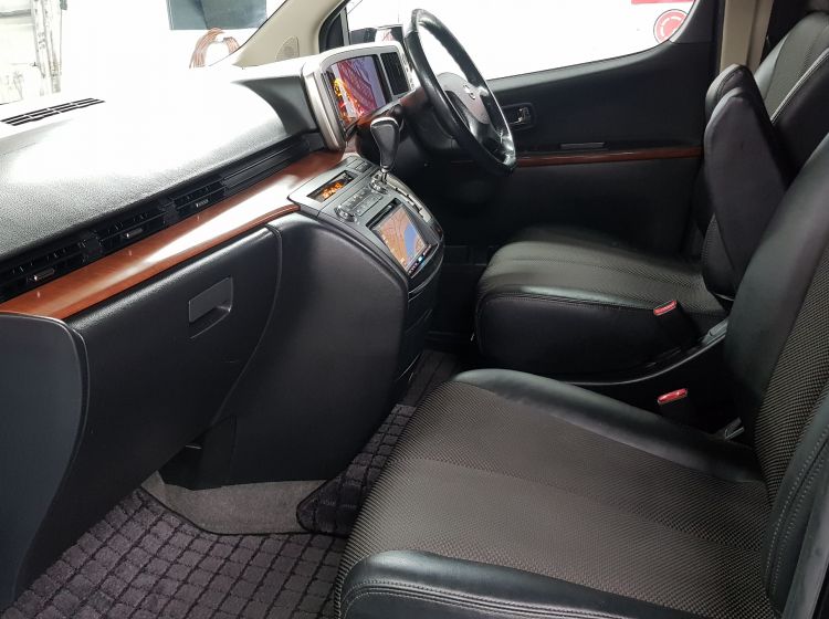 now sold thanks!!!!!!!Nissan elgrand 2500cc highway star black sunroofs fresh import in stock px and finance 6 months nationwide warranty 2005