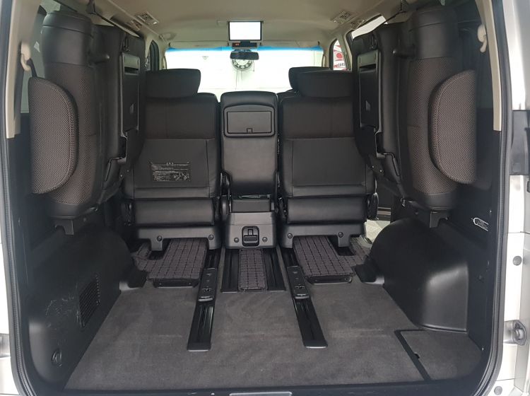 now sold thanks!!!!Nissan Elgrand 3.5 automatic 8 seater silver day van in stock 2006 excellent condition px and finance 6 months warranty