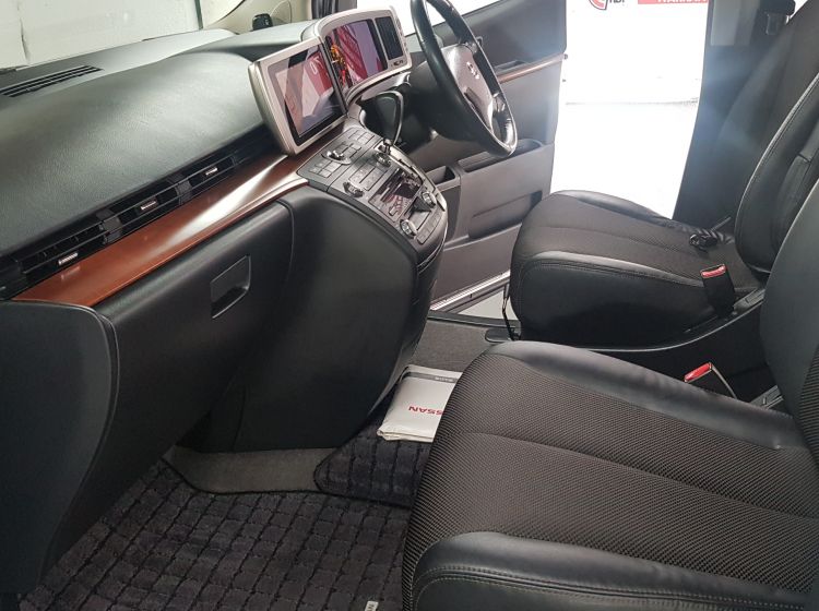 now sold thanks!!!!Nissan Elgrand 3.5 automatic 8 seater silver day van in stock 2006 excellent condition px and finance 6 months warranty