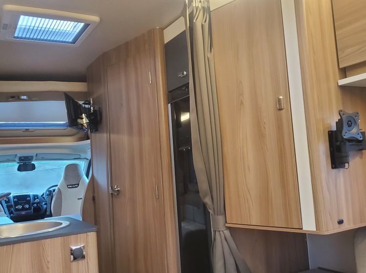 sold deposit received thanks!!!!!! SWIFT ESCAPE 674 motorhome 6 berth 5 belts u shape lounge only 9k miles 20 reg excellent condition px and finance possible 12 months warranty
