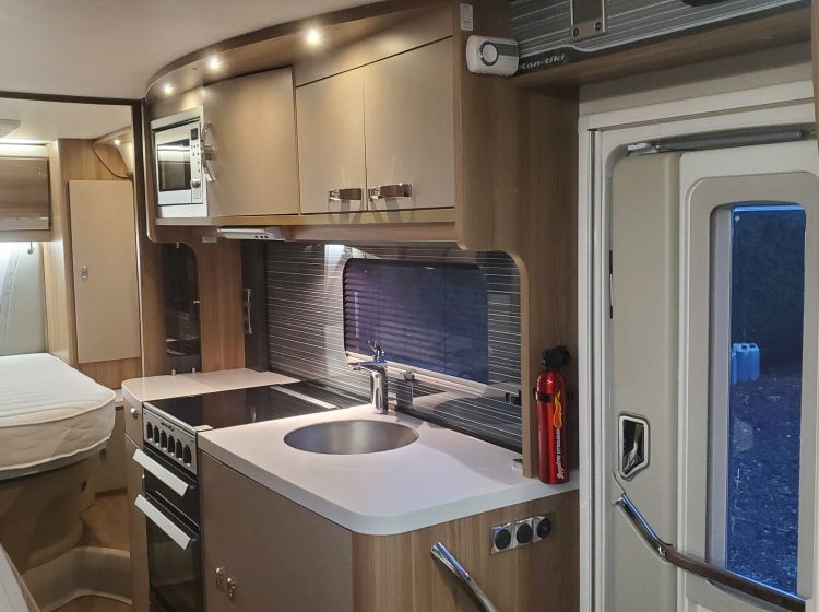 now sold thanks!!!!!!!SWIFT KON-TIKI 669 black edition automatic 6 berth 4 belts island bed 2017 excellent condition px and finance 12 months warranty