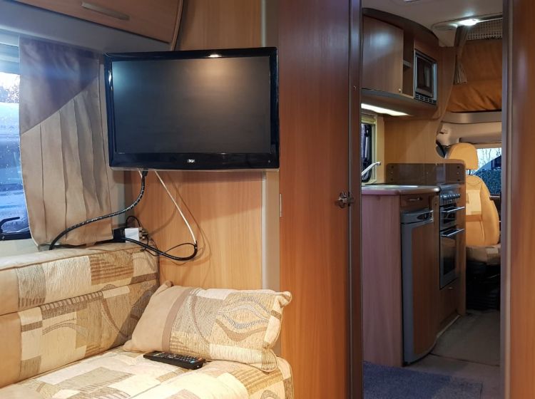 now sold thanks!!!!!!motorhome swift voyager 695 el 4 berth 4 seatbelts with extras 2008 	fsh 2 keys excellent condition px and finance welcome